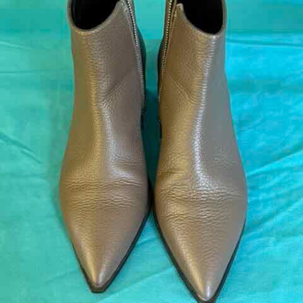 Everlane women's size 6 1/2 Italian boots